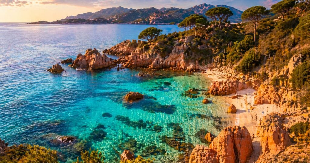 "Plage de Corse 2026 — eau turquoise et calanques, île de Beauté