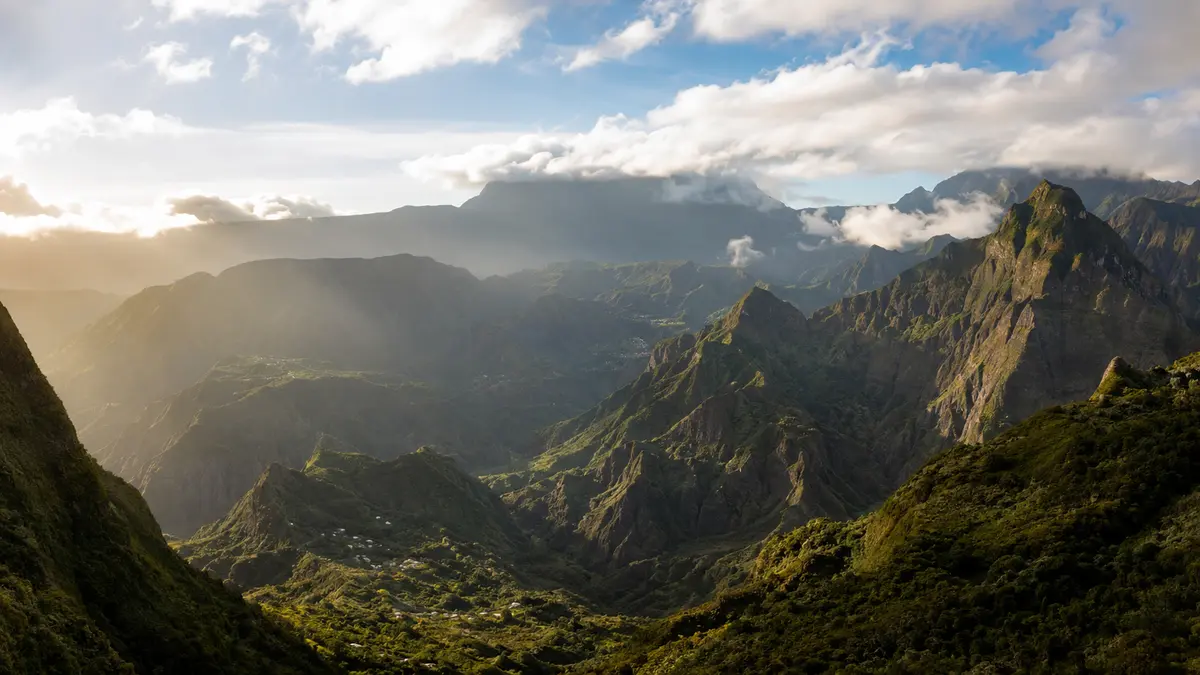 Reliefs volcaniques du cirque de Mafate à La Réunion