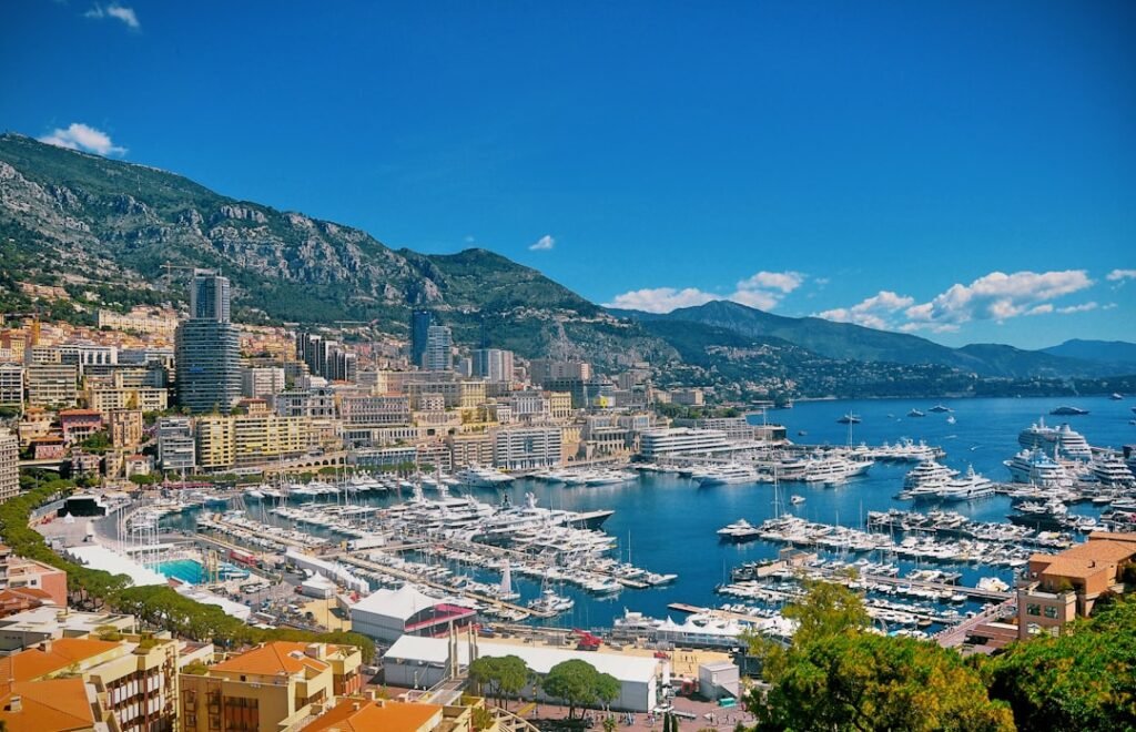 Vue aérienne de Monaco et de son port