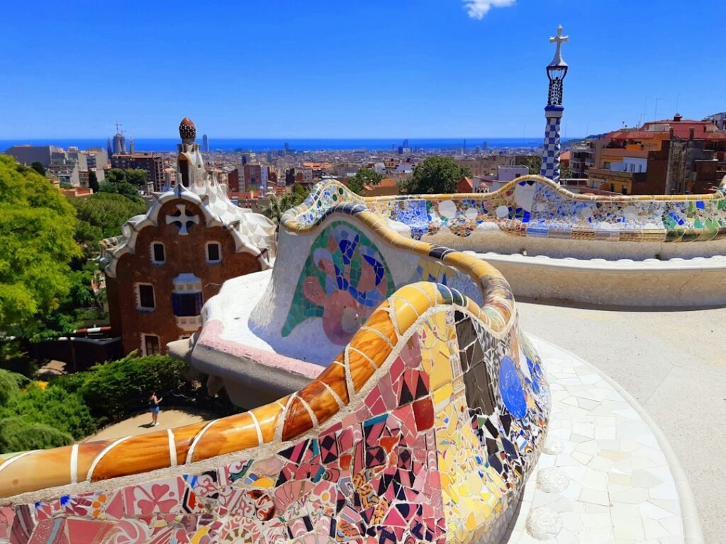 Banc en mosaïque du Park Güell à Barcelone