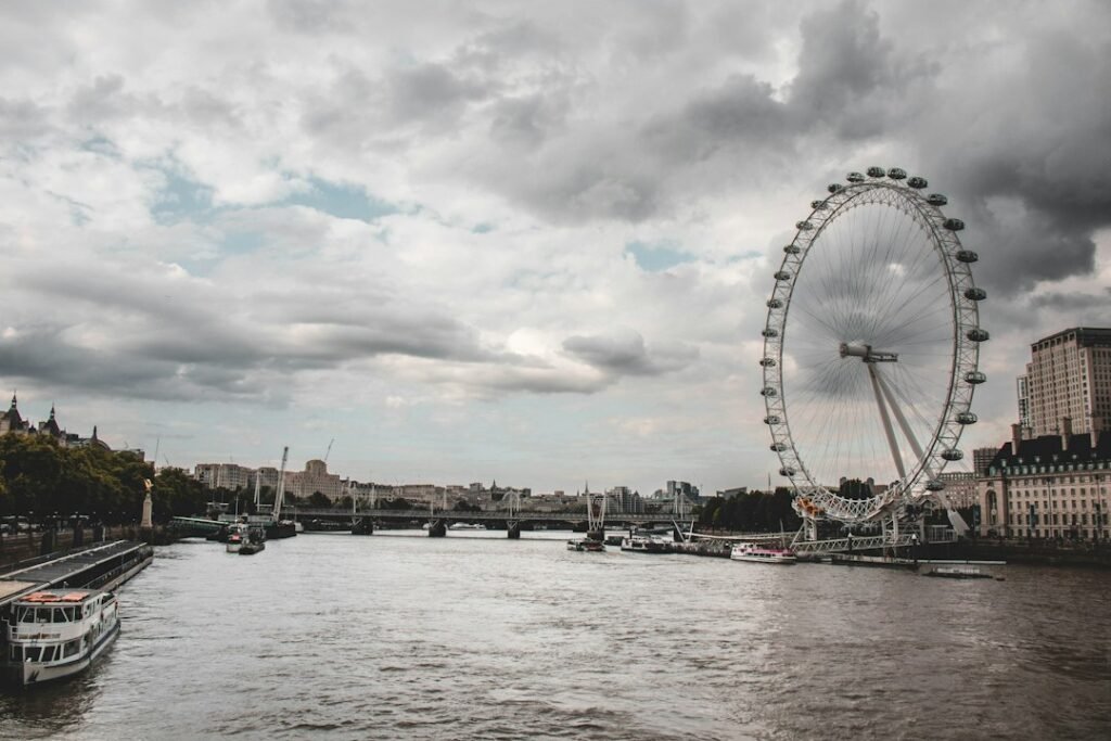 Le London Eye au bord de la Tamise
