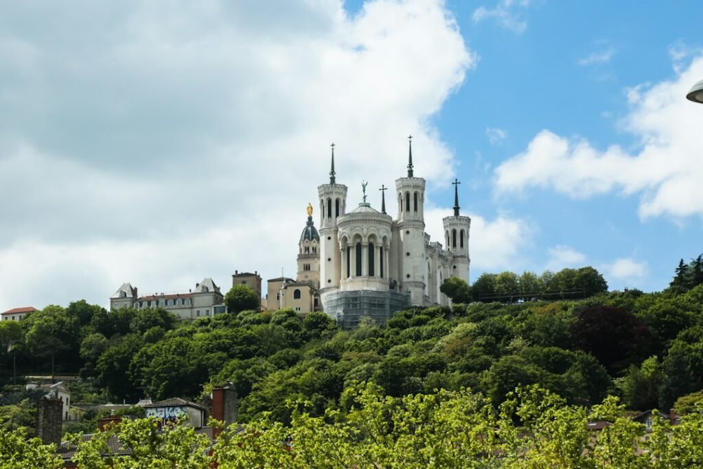 La basilique Notre-Dame de Fourvière sur sa colline
